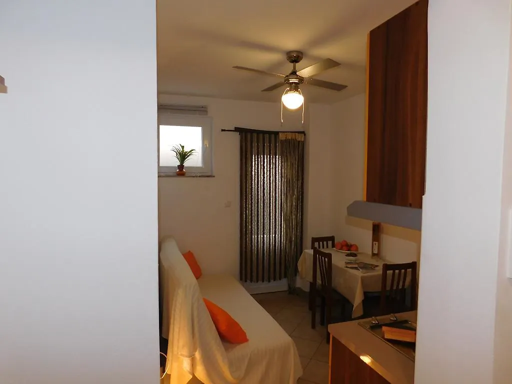 Apartments Iva Pakoštane Chorwacja
