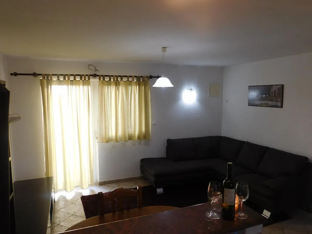 Apartments Iva Pakoštane 3*,  Chorwacja