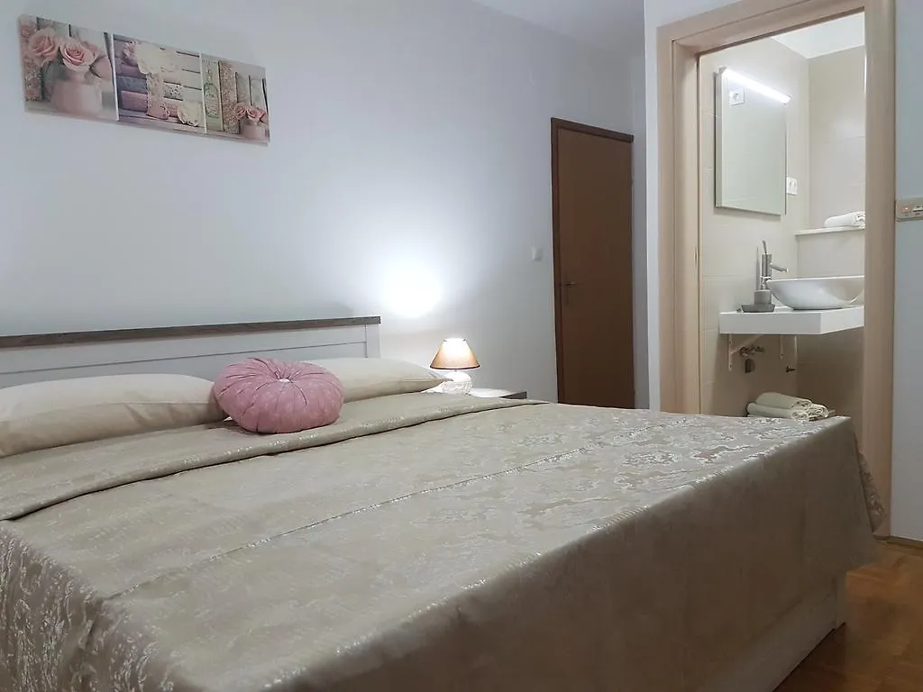 Apartments Iva Pakoštane Chorwacja