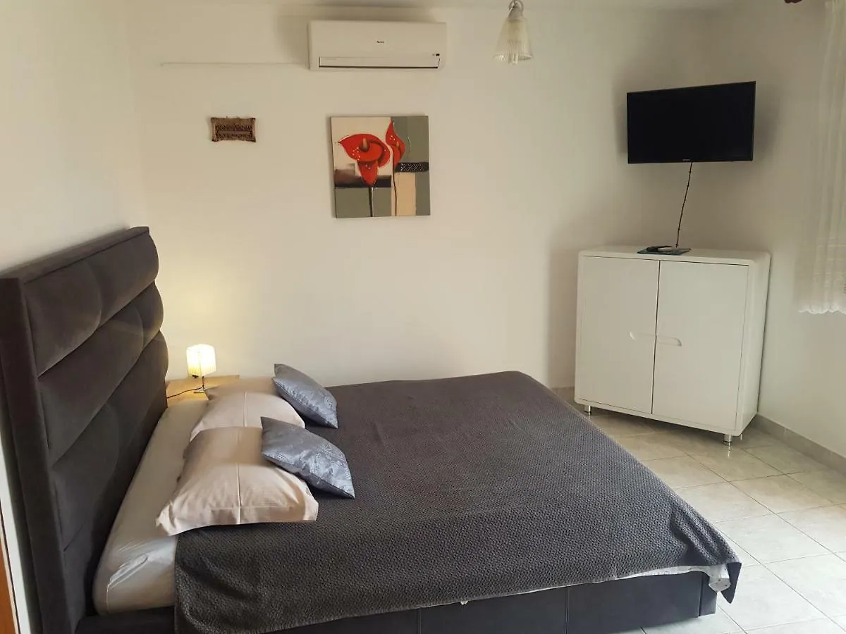 Apartments Iva Pakostane Guest house
