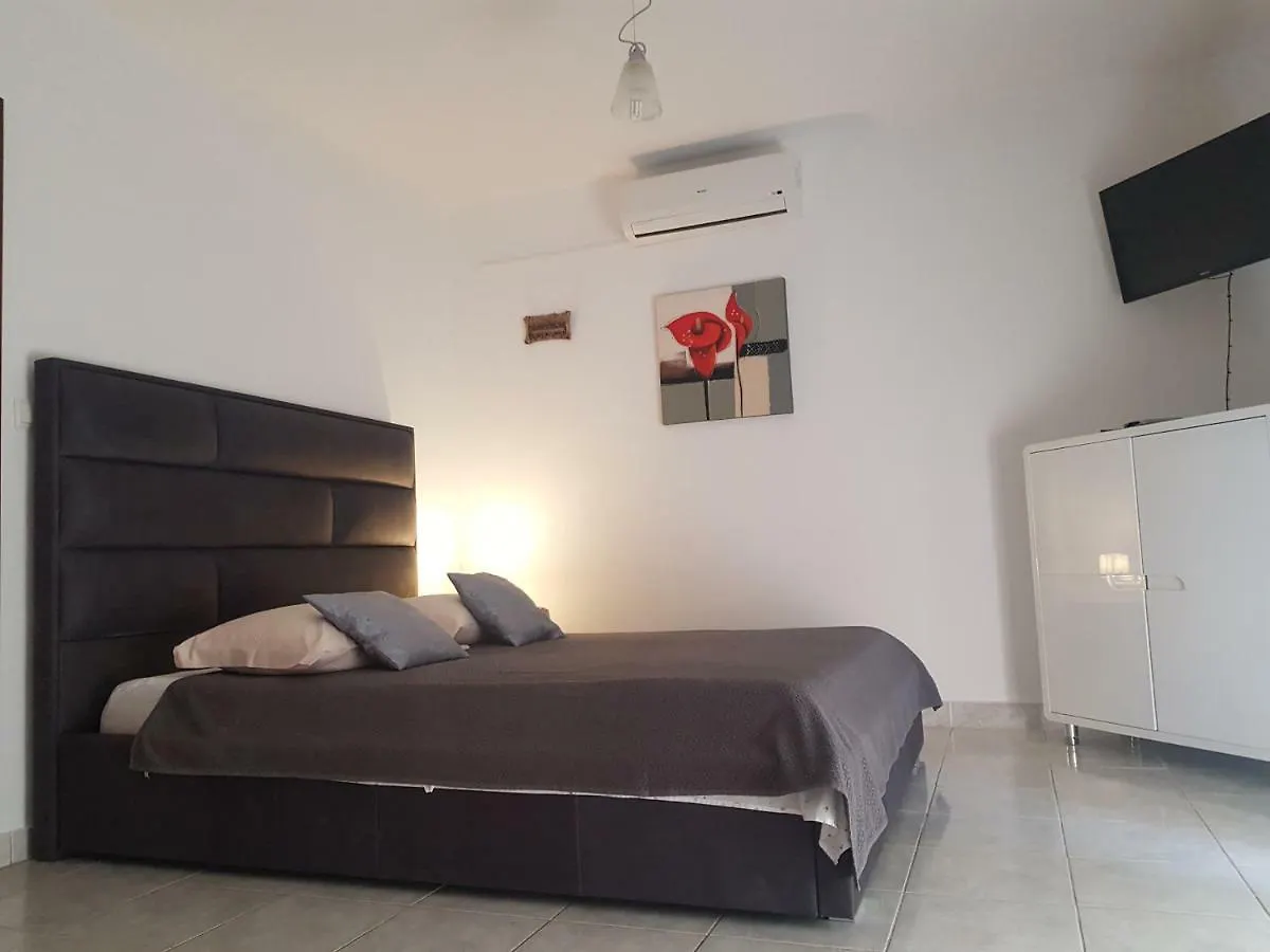 Apartments Iva Pakoštane