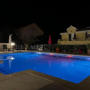 https://villa-luna-trogir.hotels-in-trogir.com